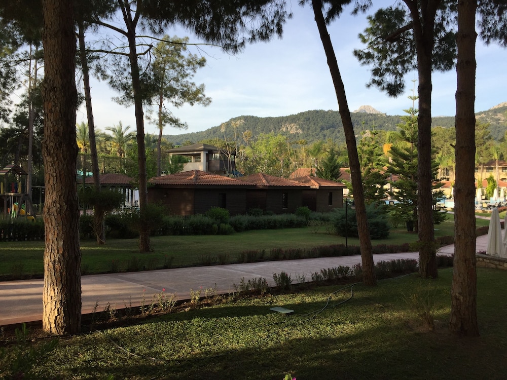 Champion Holiday Village - All Inclusive — Hotel building in Kemer