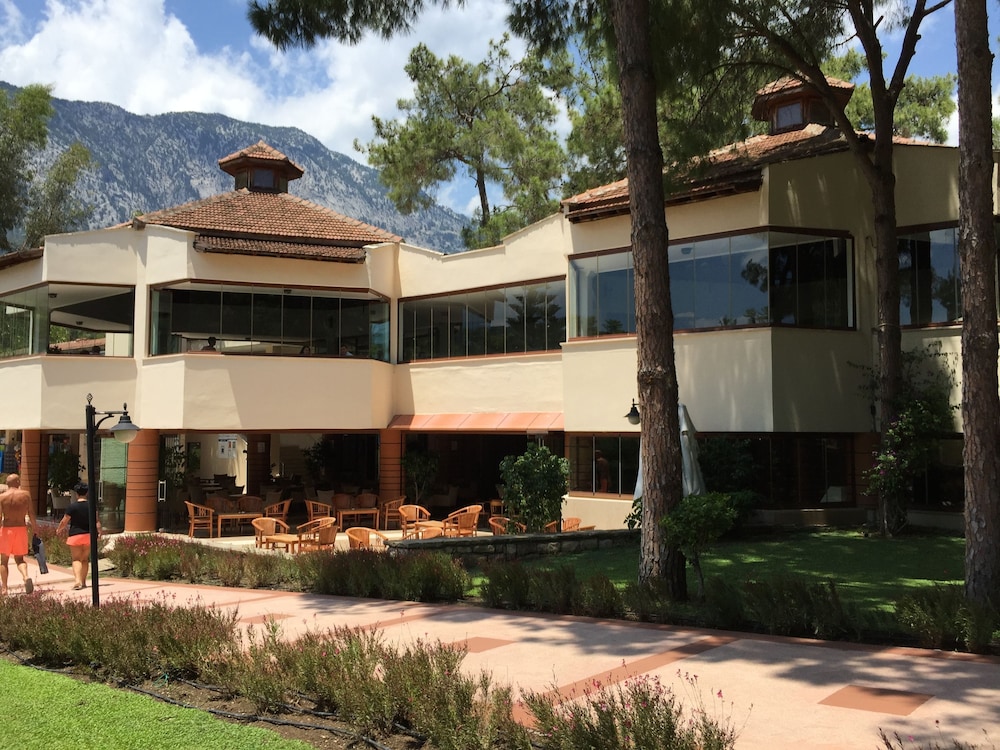 Champion Holiday Village - All Inclusive — Hotel building in Kemer