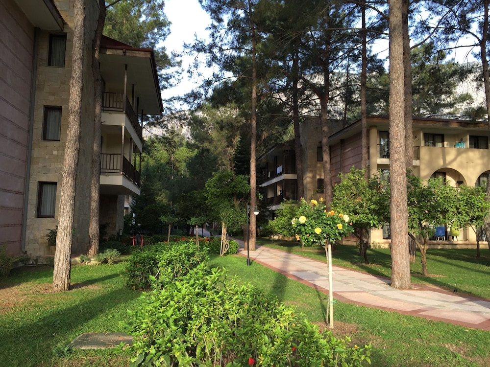Champion Holiday Village - All Inclusive — Hotel building in Kemer