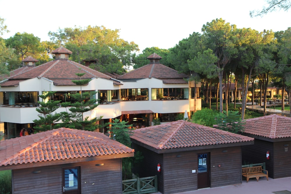 Champion Holiday Village - All Inclusive — Hotel building in Kemer