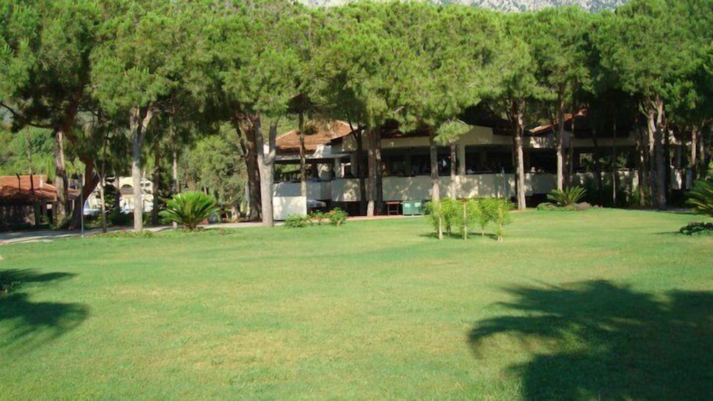 Champion Holiday Village - All Inclusive — Hotel building in Kemer