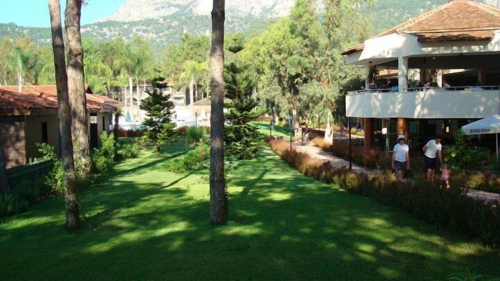 Champion Holiday Village - All Inclusive — Hotel building in Kemer