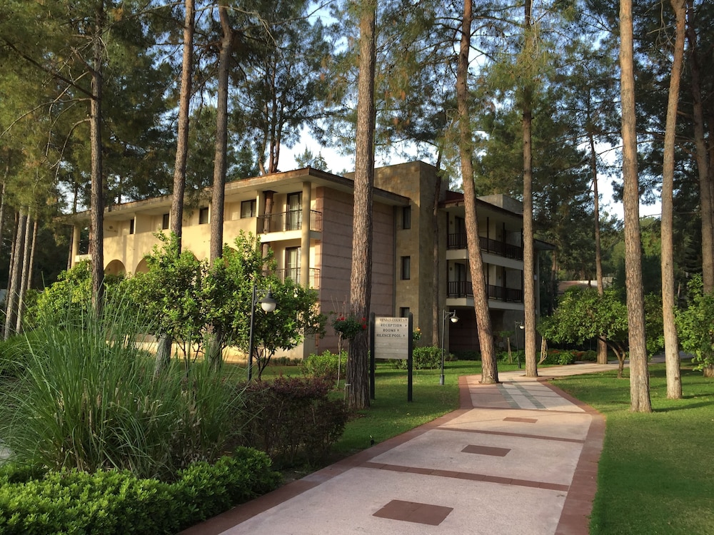 Champion Holiday Village - All Inclusive — Hotel building in Kemer