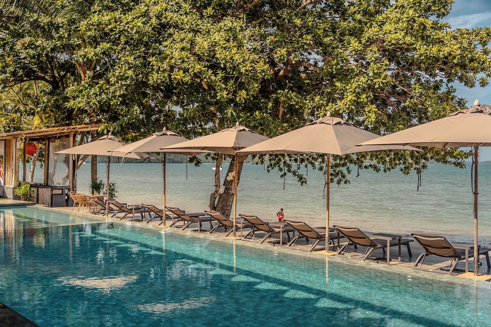 My Beach Resort Phuket — Swimming pool in Ko Lon, Phuket Province