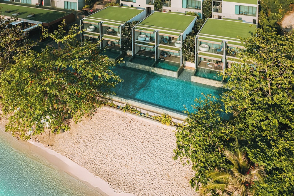 My Beach Resort Phuket — Hotel building in Ko Lon, Phuket Province