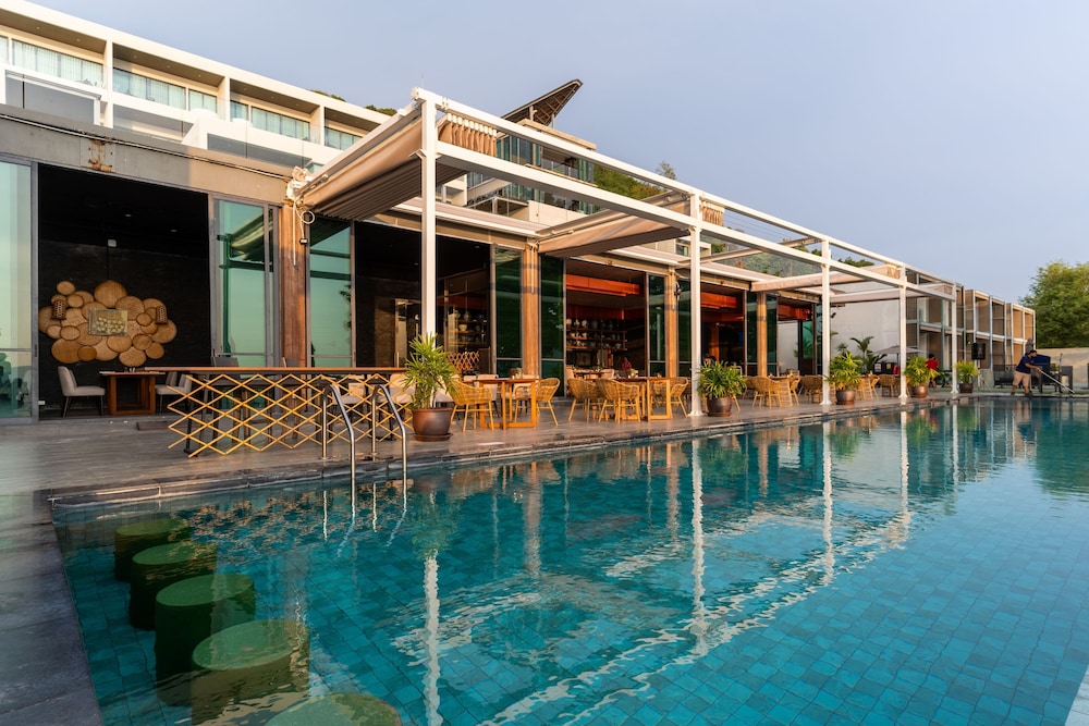 My Beach Resort Phuket — Swimming pool in Ko Lon, Phuket Province