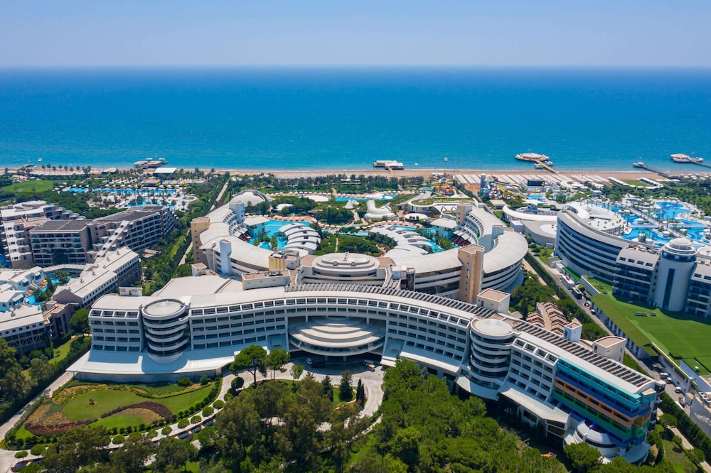 Cornelia Diamond Golf Resort & SPA - All Inclusive — Hotel building in Belek