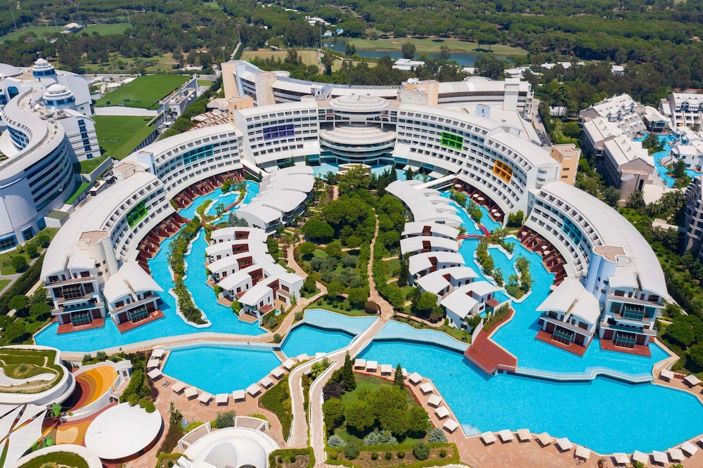 Cornelia Diamond Golf Resort & SPA - All Inclusive — Swimming pool in Belek