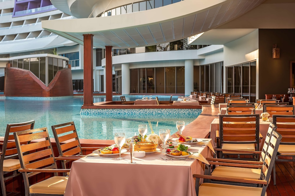 Cornelia Diamond Golf Resort & SPA - All Inclusive — Restaurant & bars in Belek