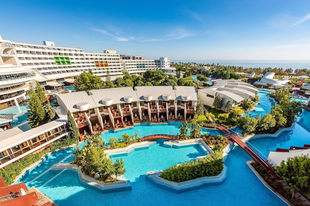 Cornelia Diamond Golf Resort & SPA - All Inclusive — Swimming pool in Belek