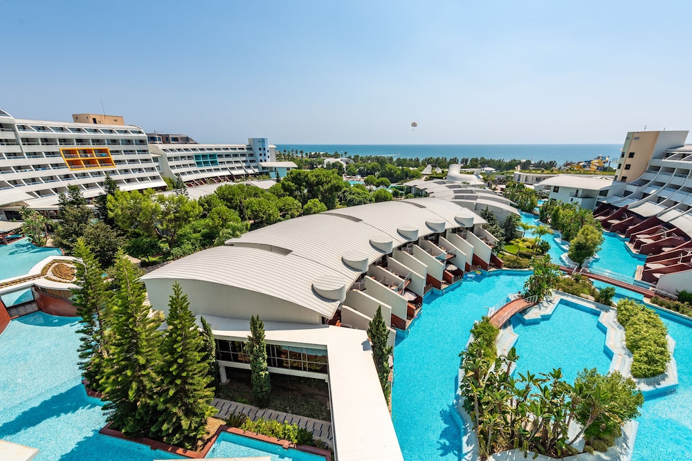 Cornelia Diamond Golf Resort & SPA - All Inclusive — Hotel building in Belek