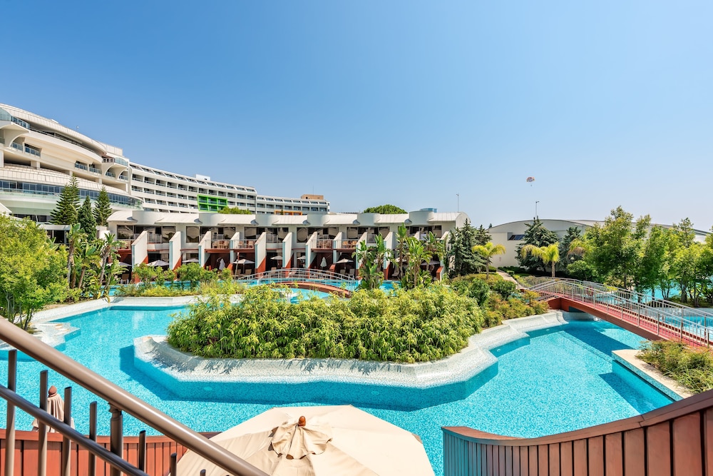 Cornelia Diamond Golf Resort & SPA - All Inclusive — Swimming pool in Belek