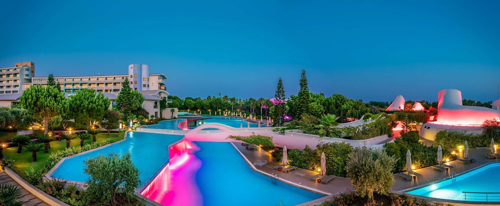 Cornelia Diamond Golf Resort & SPA - All Inclusive — Swimming pool in Belek