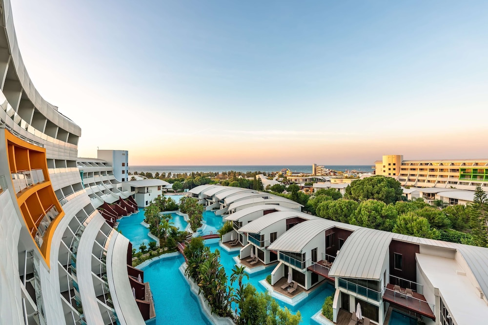 Cornelia Diamond Golf Resort & SPA - All Inclusive — Swimming pool in Belek