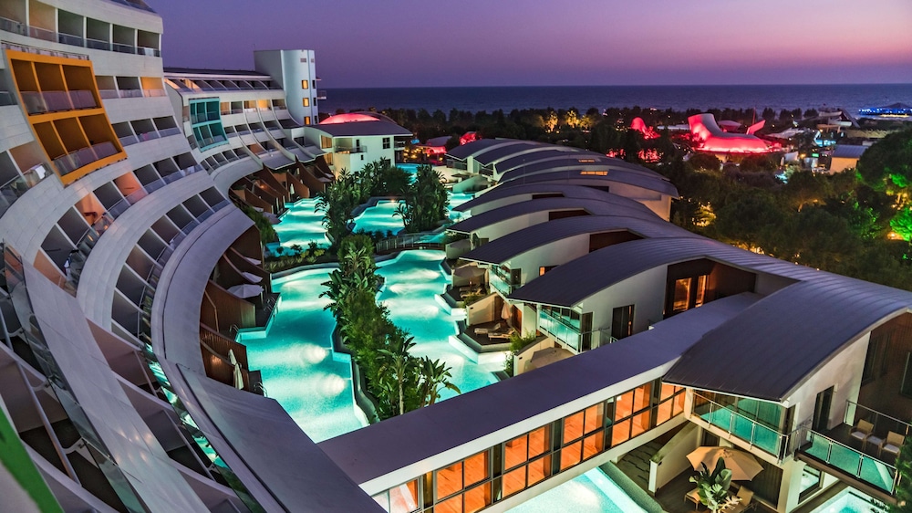 Cornelia Diamond Golf Resort & SPA - All Inclusive — Swimming pool in Belek