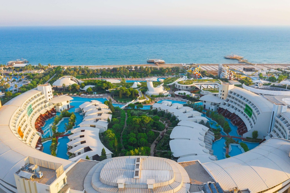 Cornelia Diamond Golf Resort & SPA - All Inclusive — Hotel building in Belek