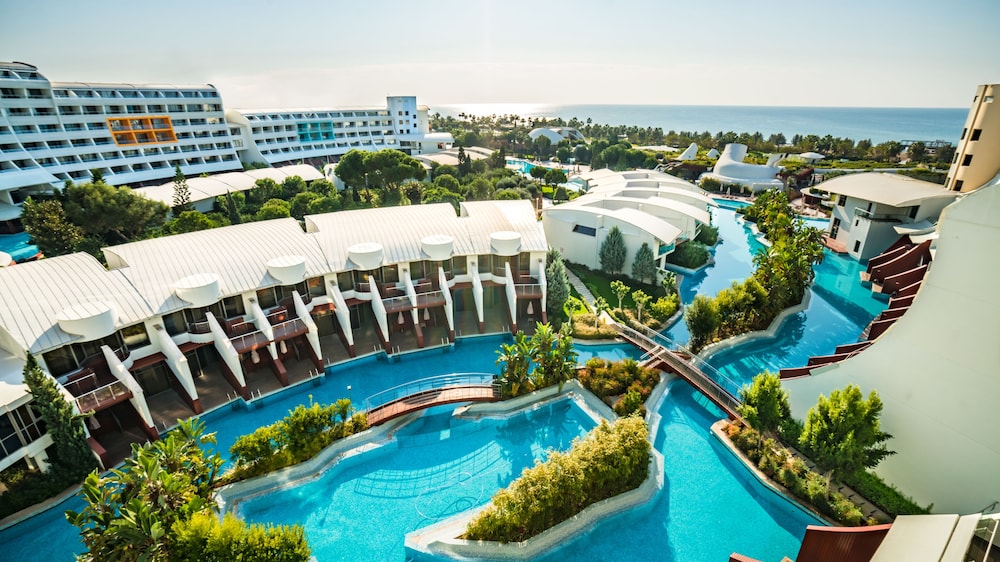 Cornelia Diamond Golf Resort & SPA - All Inclusive — Swimming pool in Belek