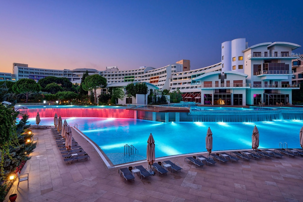 Cornelia Diamond Golf Resort & SPA - All Inclusive — Swimming pool in Belek