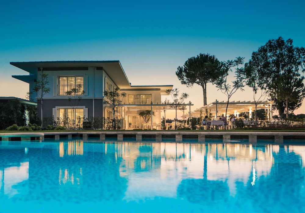 Cornelia Diamond Golf Resort & SPA - All Inclusive — Hotel building in Belek