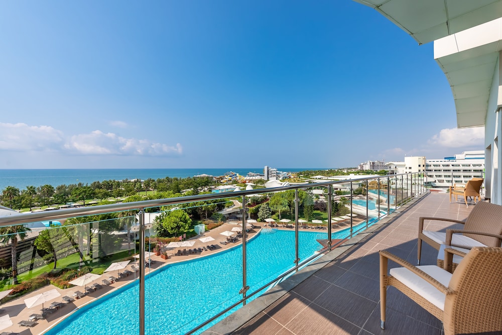 Cornelia Diamond Golf Resort & SPA - All Inclusive — Swimming pool in Belek