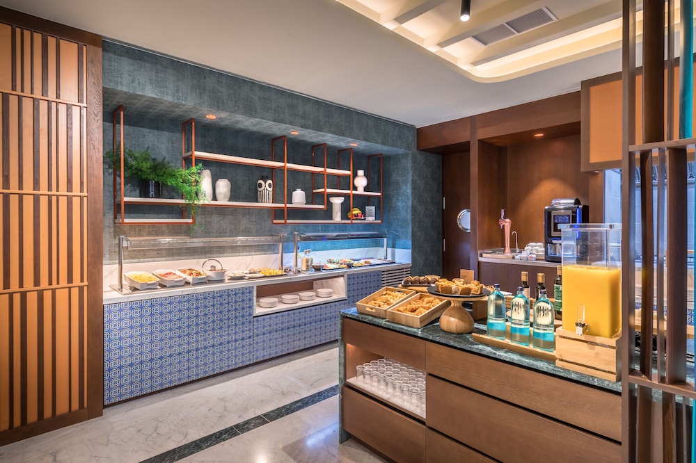 Occidental Sevilla Viapol — Restaurant & bars in Seville, Andalusia