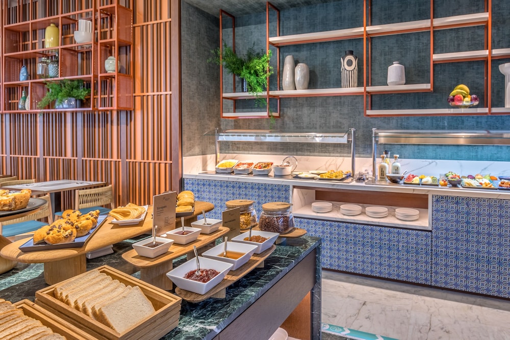 Occidental Sevilla Viapol — Restaurant & bars in Seville, Andalusia