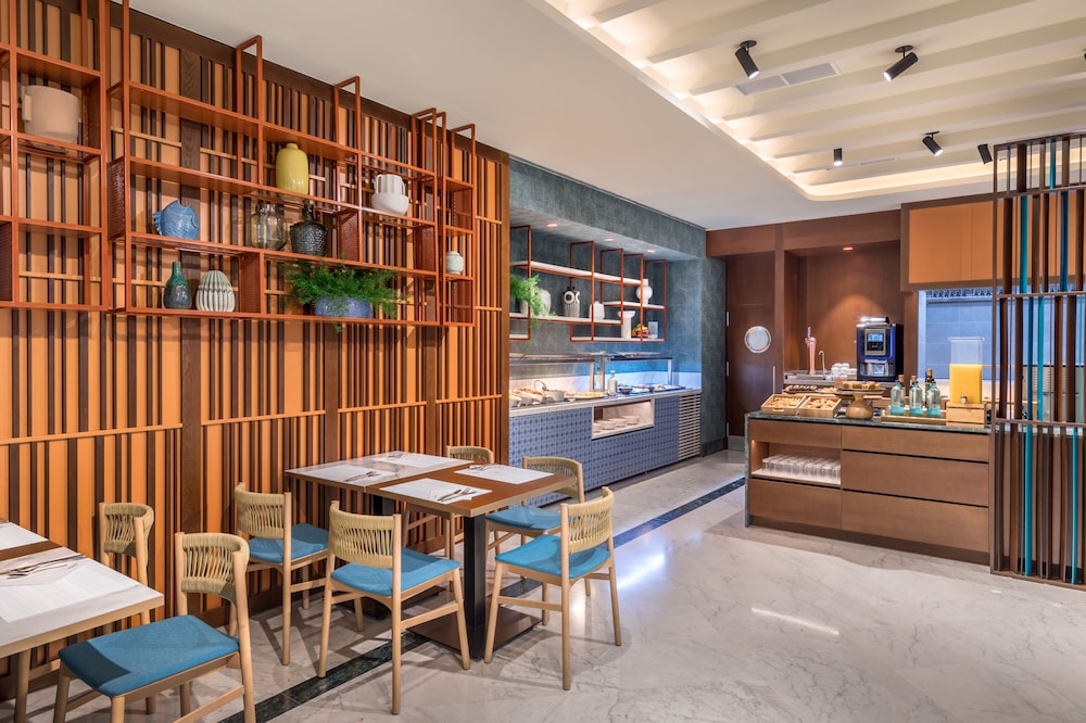 Occidental Sevilla Viapol — Restaurant & bars in Seville, Andalusia