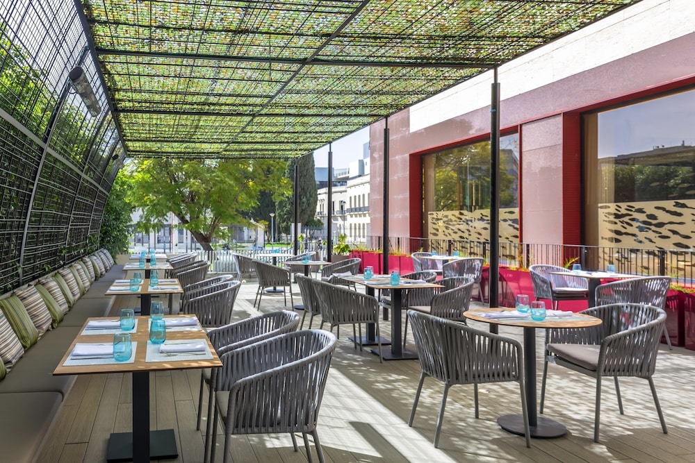 Occidental Sevilla Viapol — Restaurant & bars in Seville, Andalusia