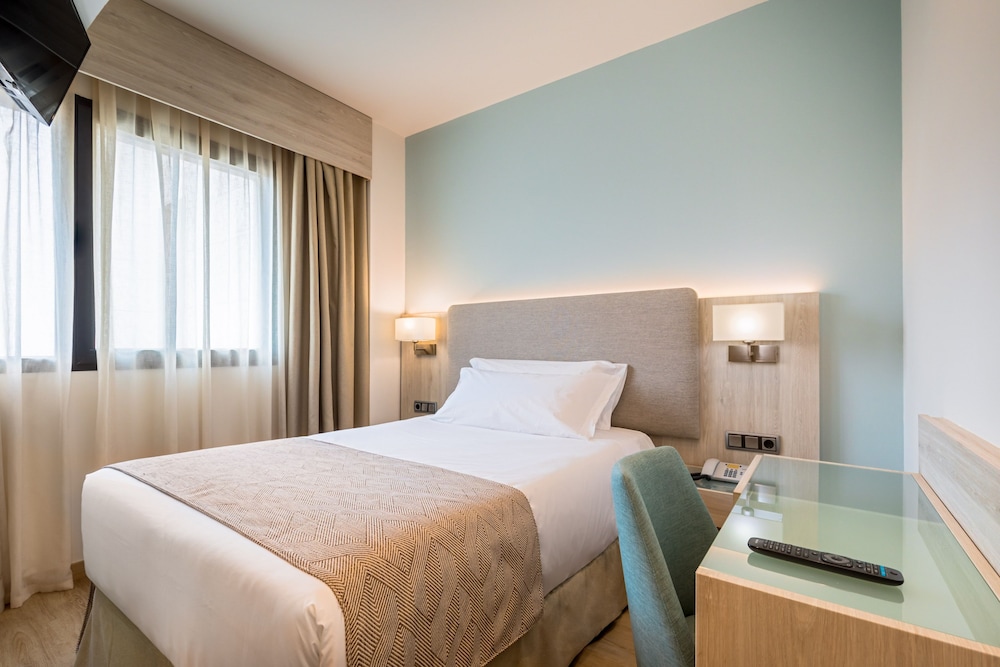 Occidental Sevilla Viapol — Hotel rooms in Seville, Andalusia