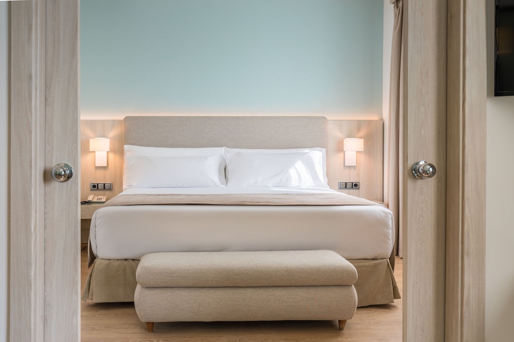 Occidental Sevilla Viapol — Hotel rooms in Seville, Andalusia