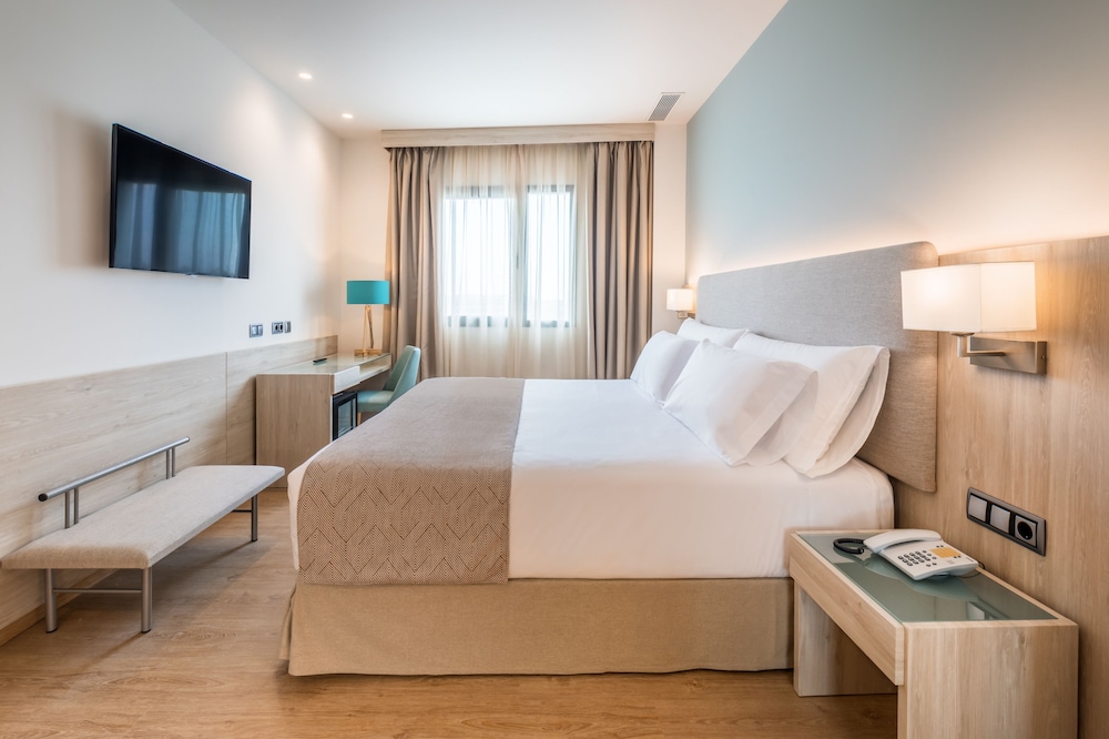 Occidental Sevilla Viapol — Hotel rooms in Seville, Andalusia
