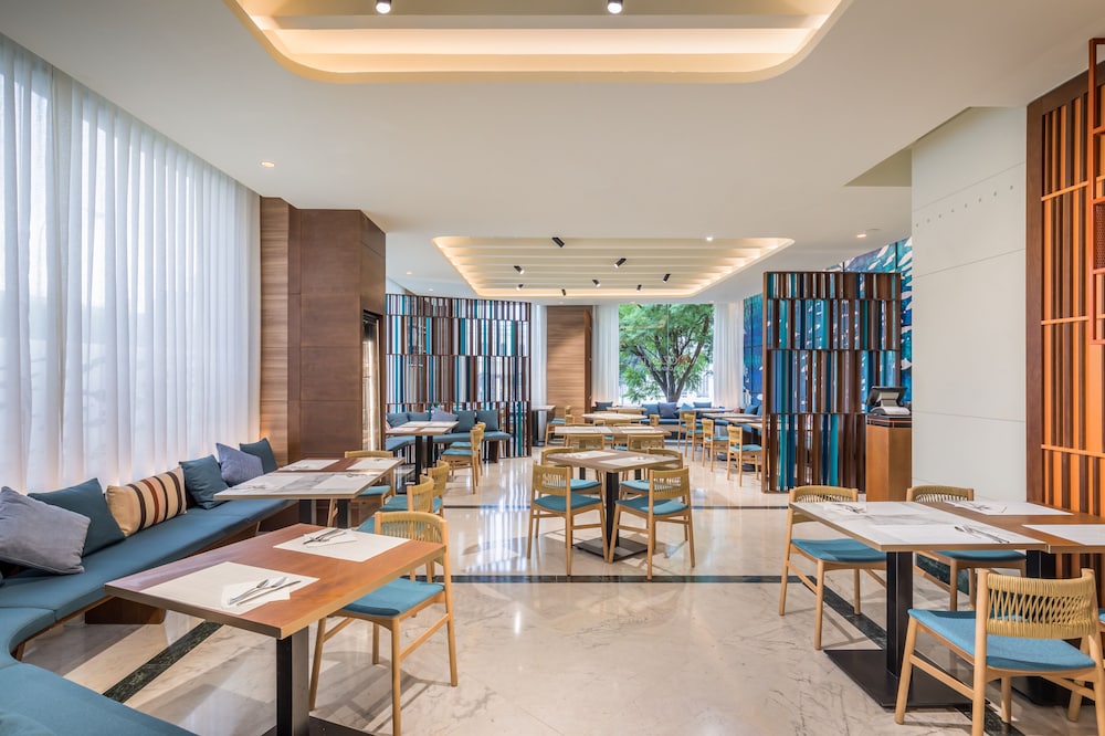 Occidental Sevilla Viapol — Restaurant & bars in Seville, Andalusia