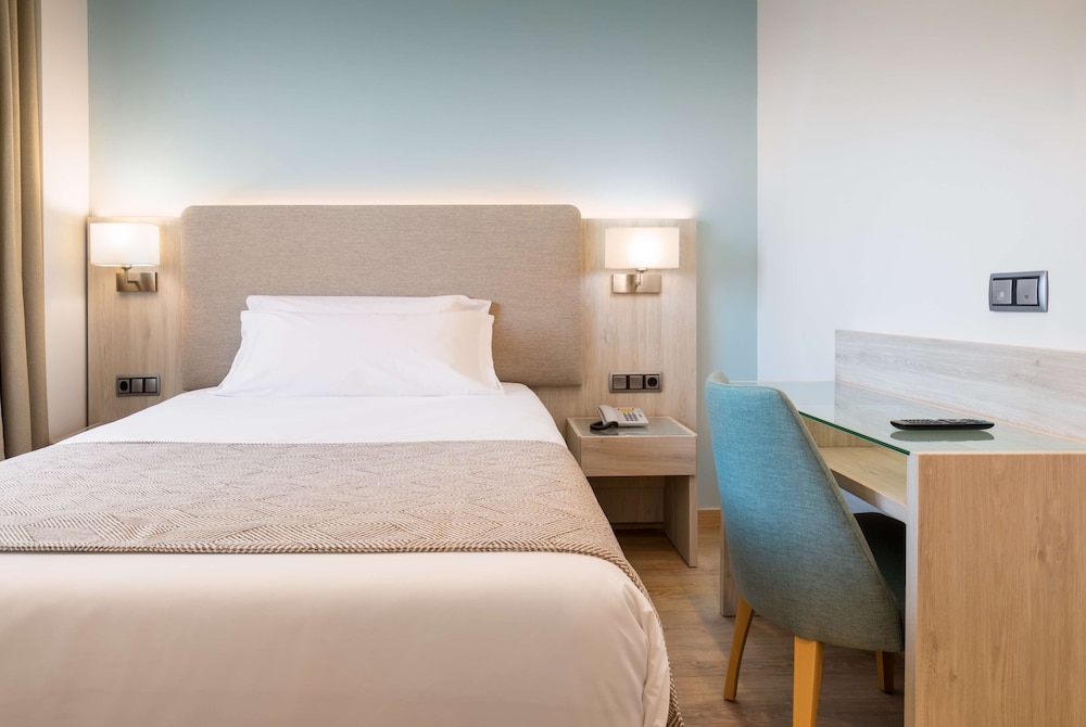 Occidental Sevilla Viapol — Hotel rooms in Seville, Andalusia