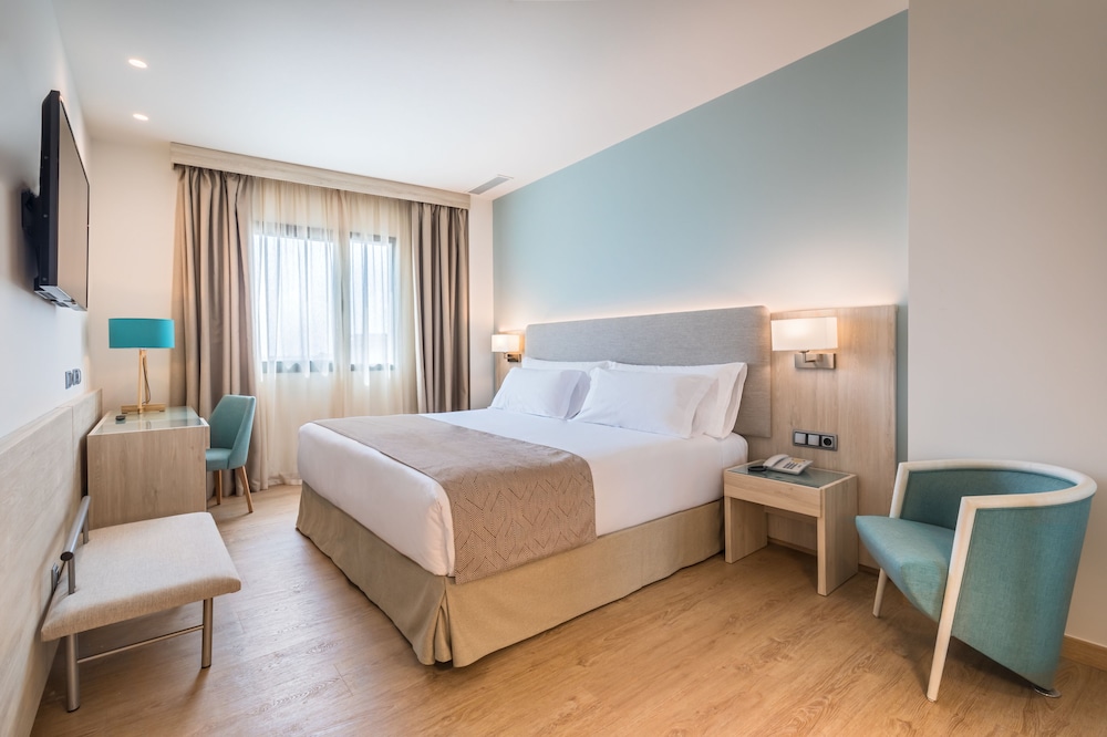 Occidental Sevilla Viapol — Hotel rooms in Seville, Andalusia