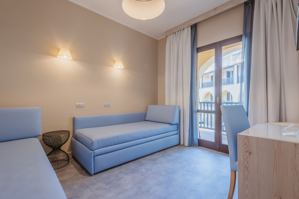 Hotel Calabona — Hotel rooms in Alghero, Sardinia