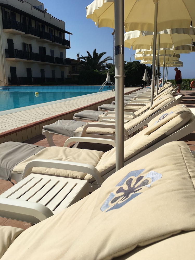 Hotel Calabona — Beach in Alghero, Sardinia