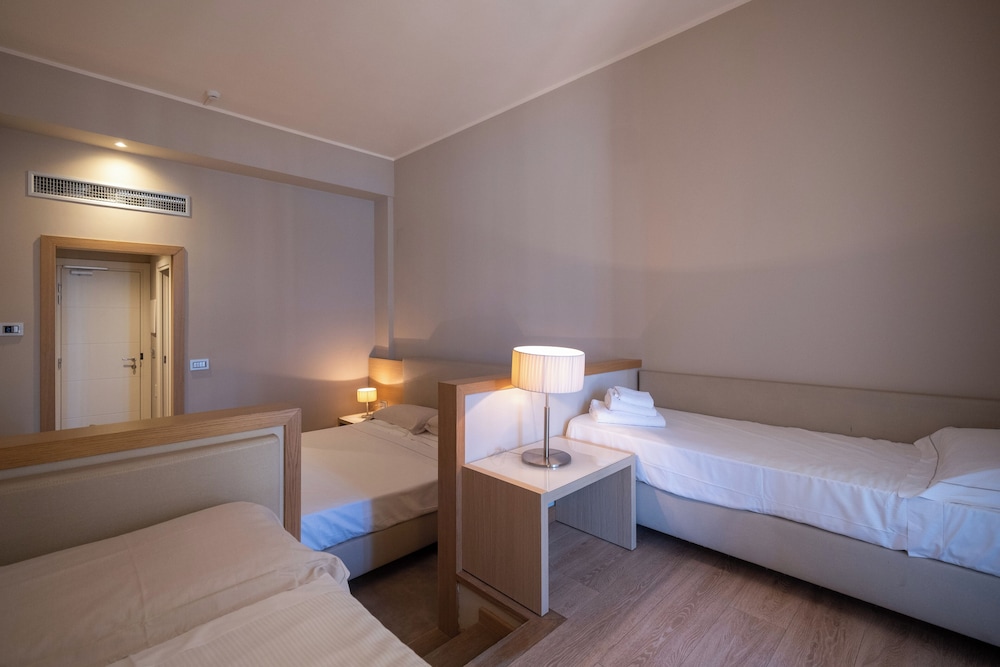 Hotel Calabona — Hotel rooms in Alghero, Sardinia