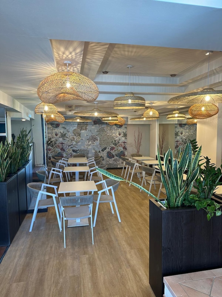 Hotel Calabona — Restaurant & bars in Alghero, Sardinia