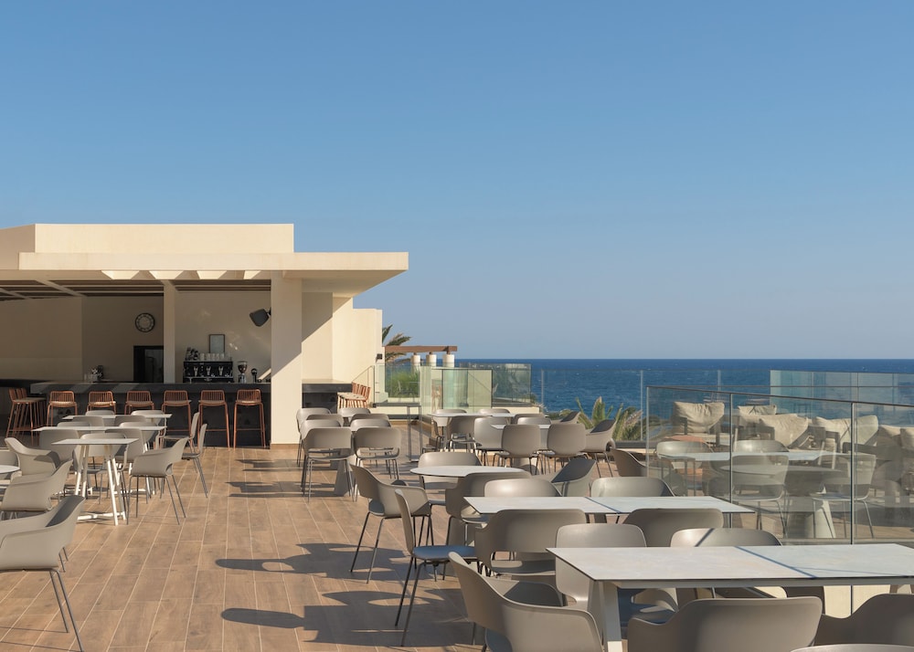 Fodele Beach & Water Park Holiday Resort - All Inclusive — Restaurant & bars in Fodele