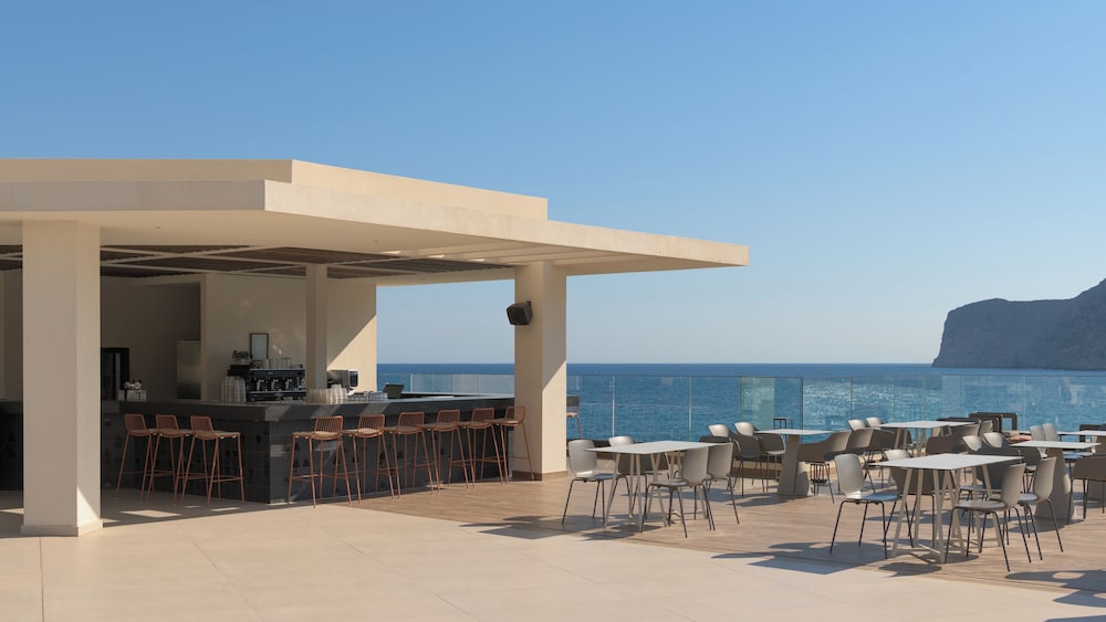 Fodele Beach & Water Park Holiday Resort - All Inclusive — Restaurant & bars in Fodele