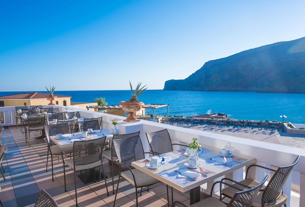Fodele Beach & Water Park Holiday Resort - All Inclusive — Restaurant & bars in Fodele