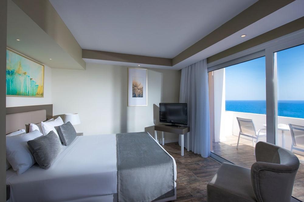 Fodele Beach & Water Park Holiday Resort - All Inclusive — Hotel rooms in Fodele