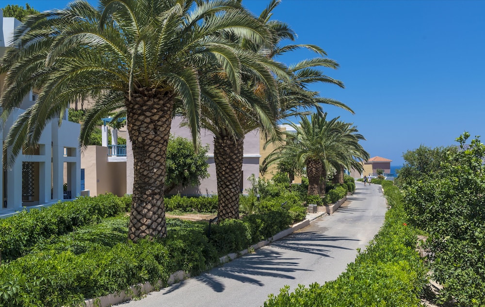 Fodele Beach & Water Park Holiday Resort - All Inclusive — Hotel building in Fodele