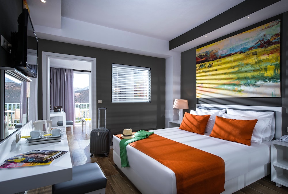 Fodele Beach & Water Park Holiday Resort - All Inclusive — Hotel rooms in Fodele