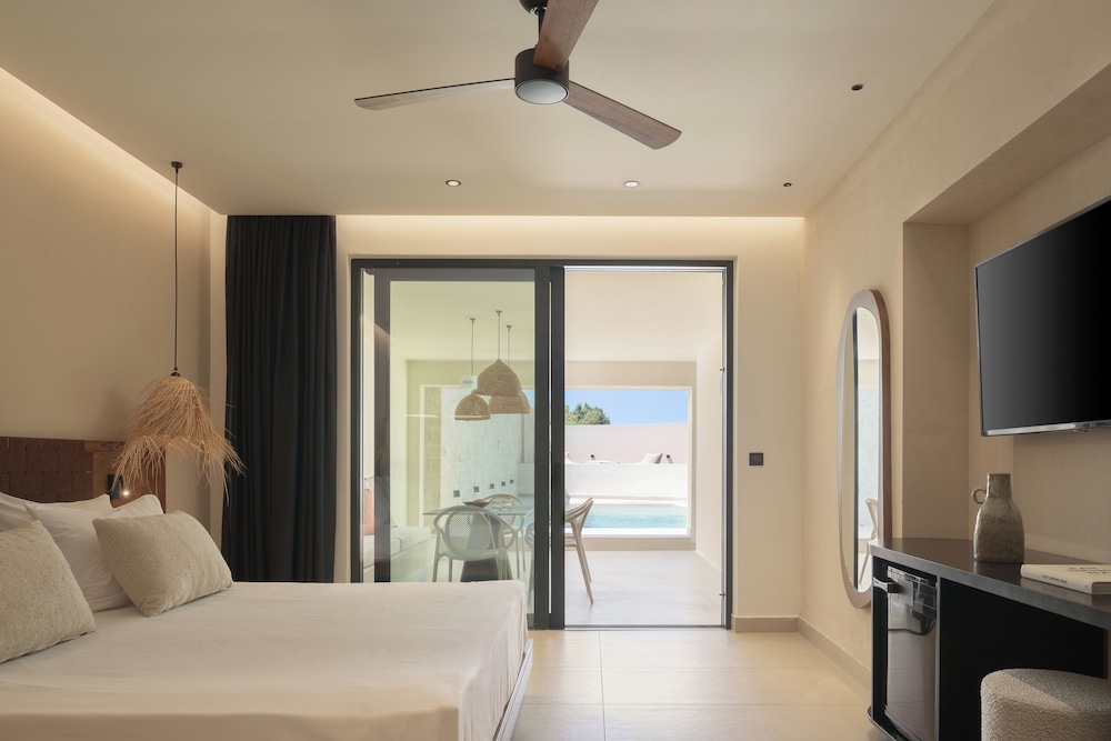 Fodele Beach & Water Park Holiday Resort - All Inclusive — Hotel rooms in Fodele