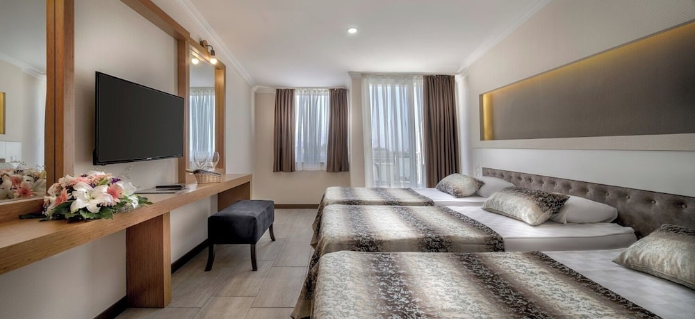 Rox Resort  Hotel - All Inclusive — Hotel rooms in Kemer