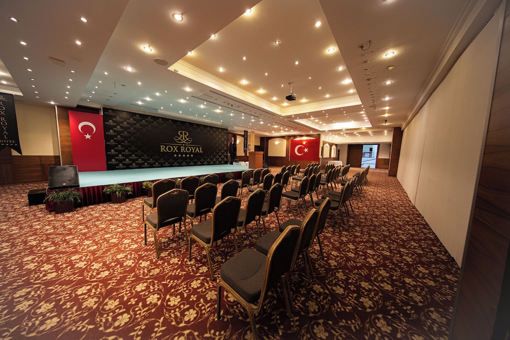 Rox Resort  Hotel - All Inclusive — Hotel building in Kemer