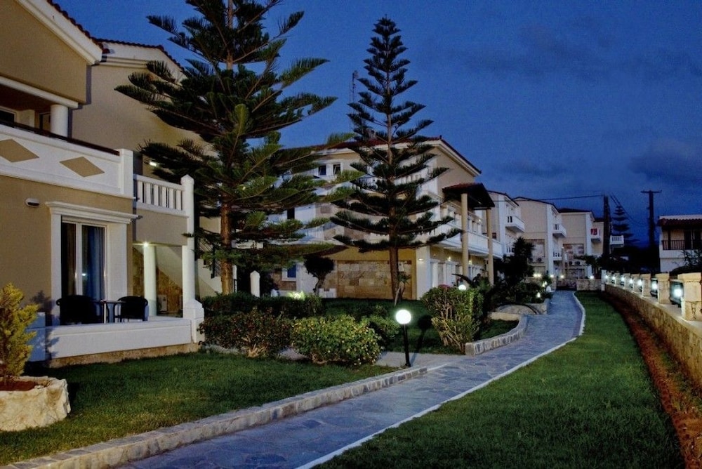 Jo-An Beach Hotel — Hotel building in Rethymnon