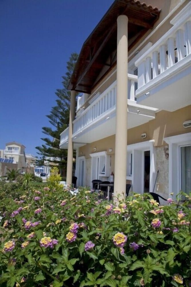 Jo-An Beach Hotel — Hotel building in Rethymnon