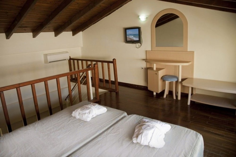 Jo-An Beach Hotel — Hotel rooms in Rethymnon